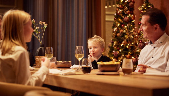 Father Christmas, van der valk, Christmas package